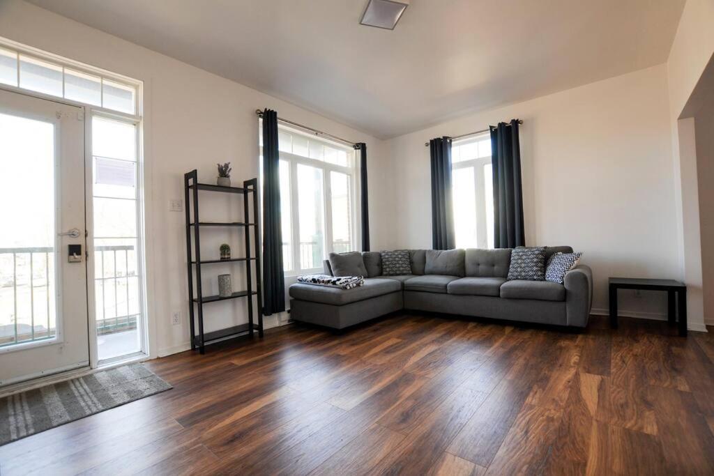The 1810 - Spacious With Balcony - North Of Quebec Kültér fotó